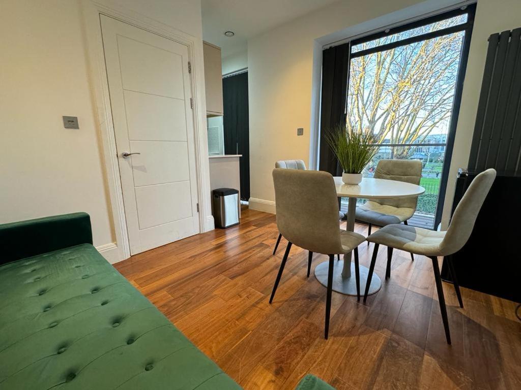 ロンドン 2 Bed 2 Bath Balcony View Wimbledon Tennisヴィラ エクステリア 写真