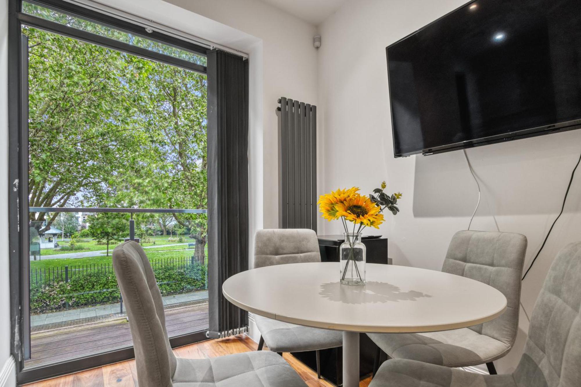 ロンドン 2 Bed 2 Bath Balcony View Wimbledon Tennisヴィラ エクステリア 写真